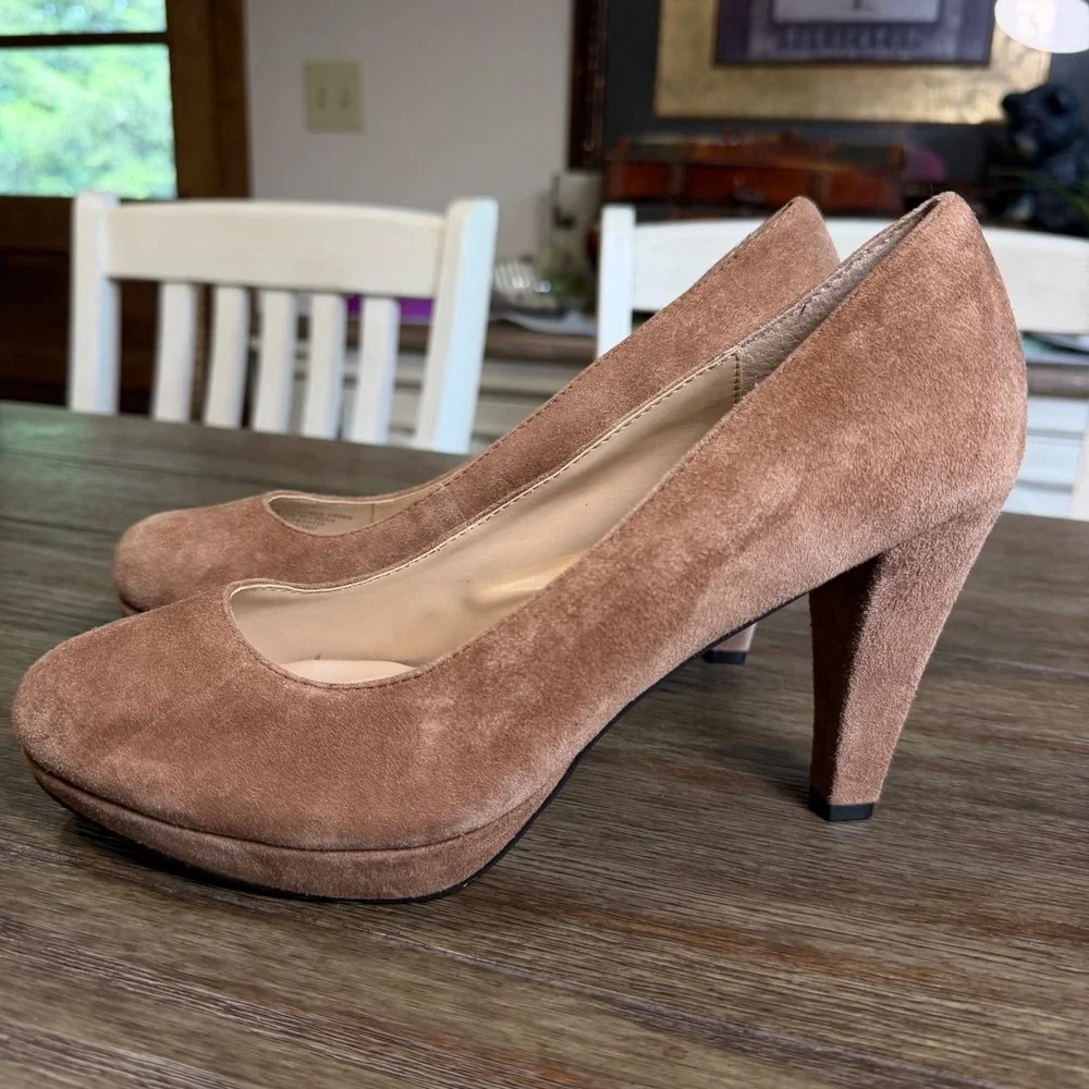 Adrienne Vittadini Womens Tan Suede Platform Pumps Round Toe Block Heel Size 9M